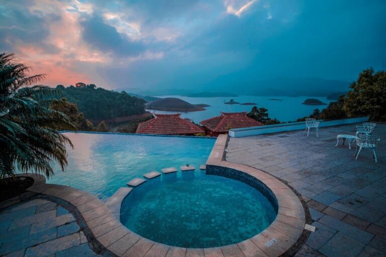 Infinity pool at Contour Island Resort