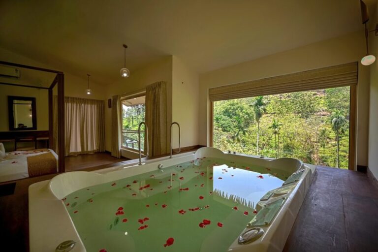 Maple ash resort wayanad - Jacuzzi Villa