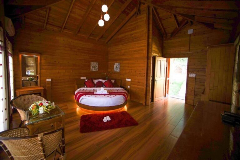 Waterfront Royale cottage