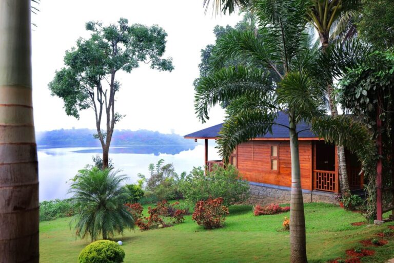 lakefront cottage in Lakerose Wayanad