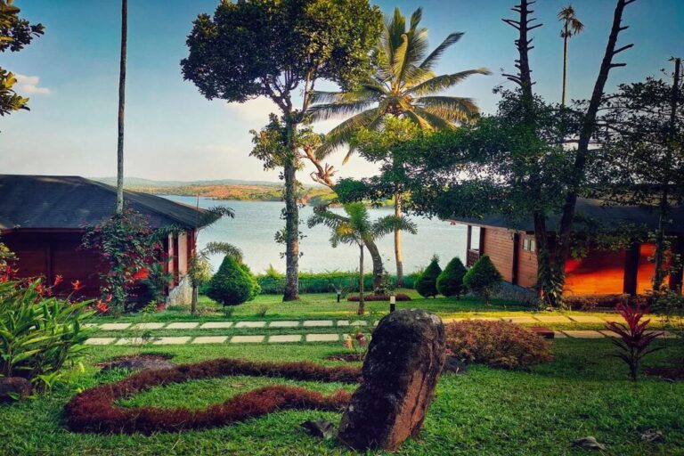lakefront cottage in Lakerose resort