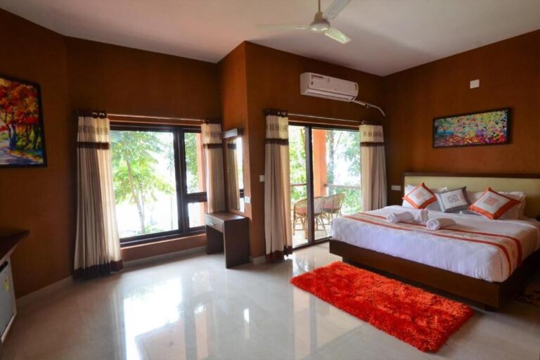 lakeview room in Lakerose Wayanad