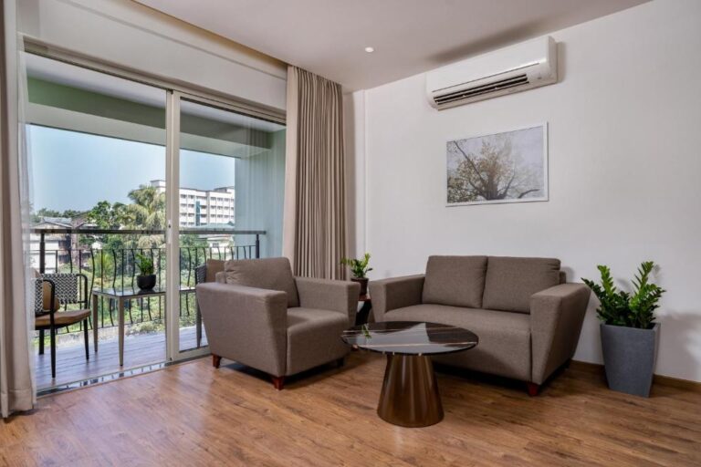 suite room at Oshin hotel Kalpetta