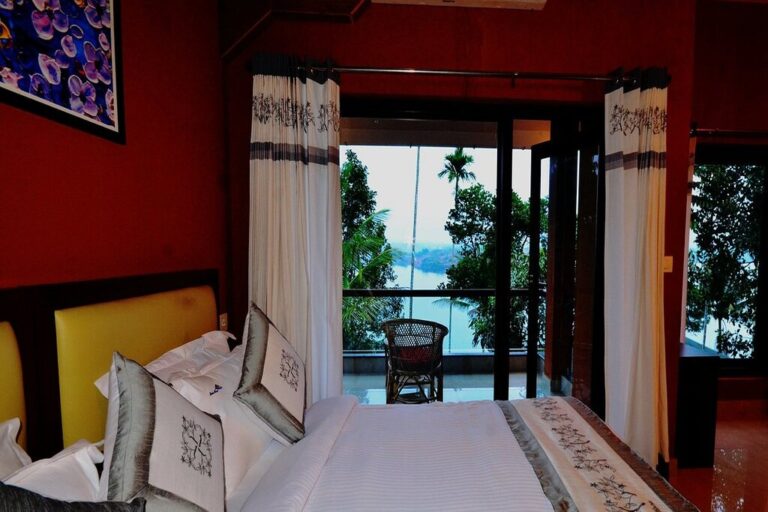 superior lakeview room in Lakerose resort