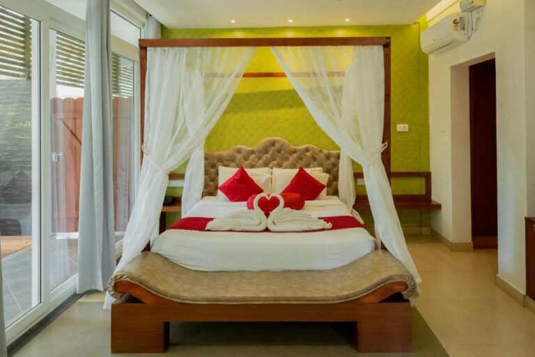 Honeymoon Cottage with Private Pool in Kuruva Island resort Wayanad