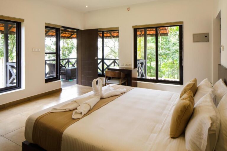 Lake View Deluxe Cottage - Serenity resort Wayanad