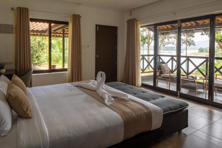 Lake View premium Cottage - Serenity resort Wayanad