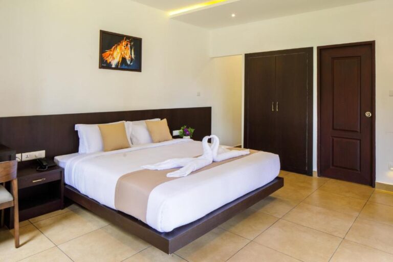 Lake View premium Cottage - The Serenity Wayanad