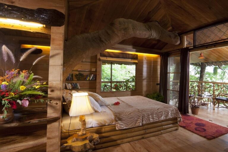 Tree House in tranquil resort