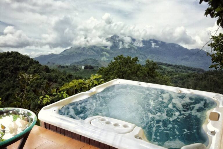 Villa with Jacuzzi in Windflower Vythiri