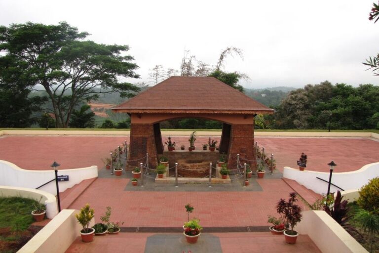 pazhassi raja tomb Wayanad