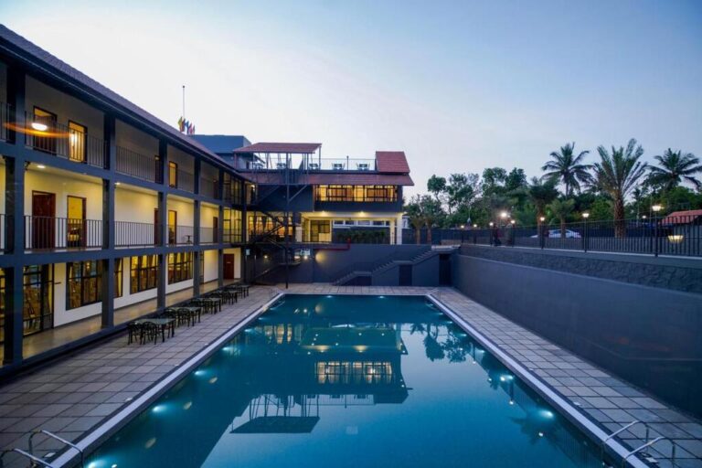 pool in Fern Tree Resort